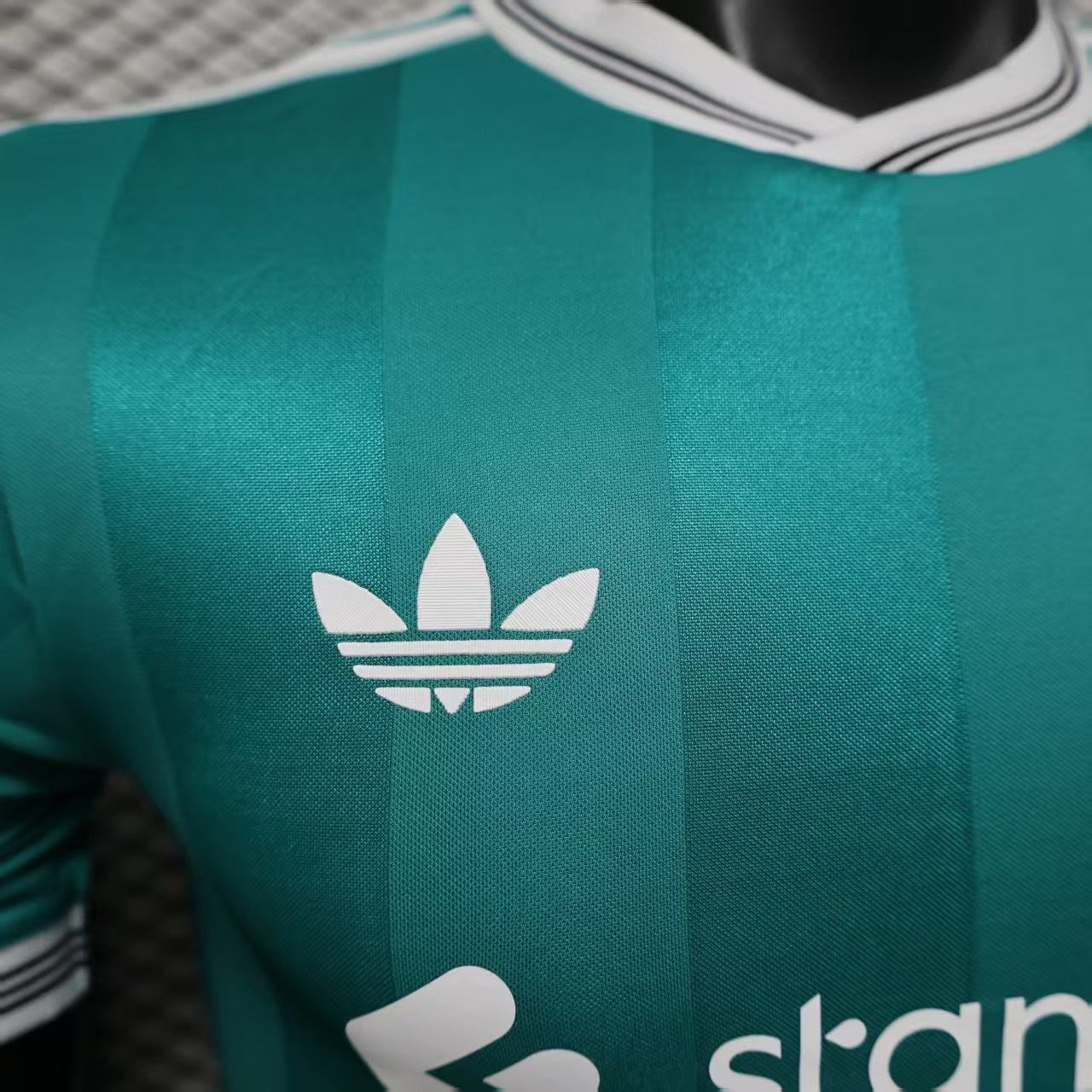 Ливерпул - Гостински Дрес 25/26