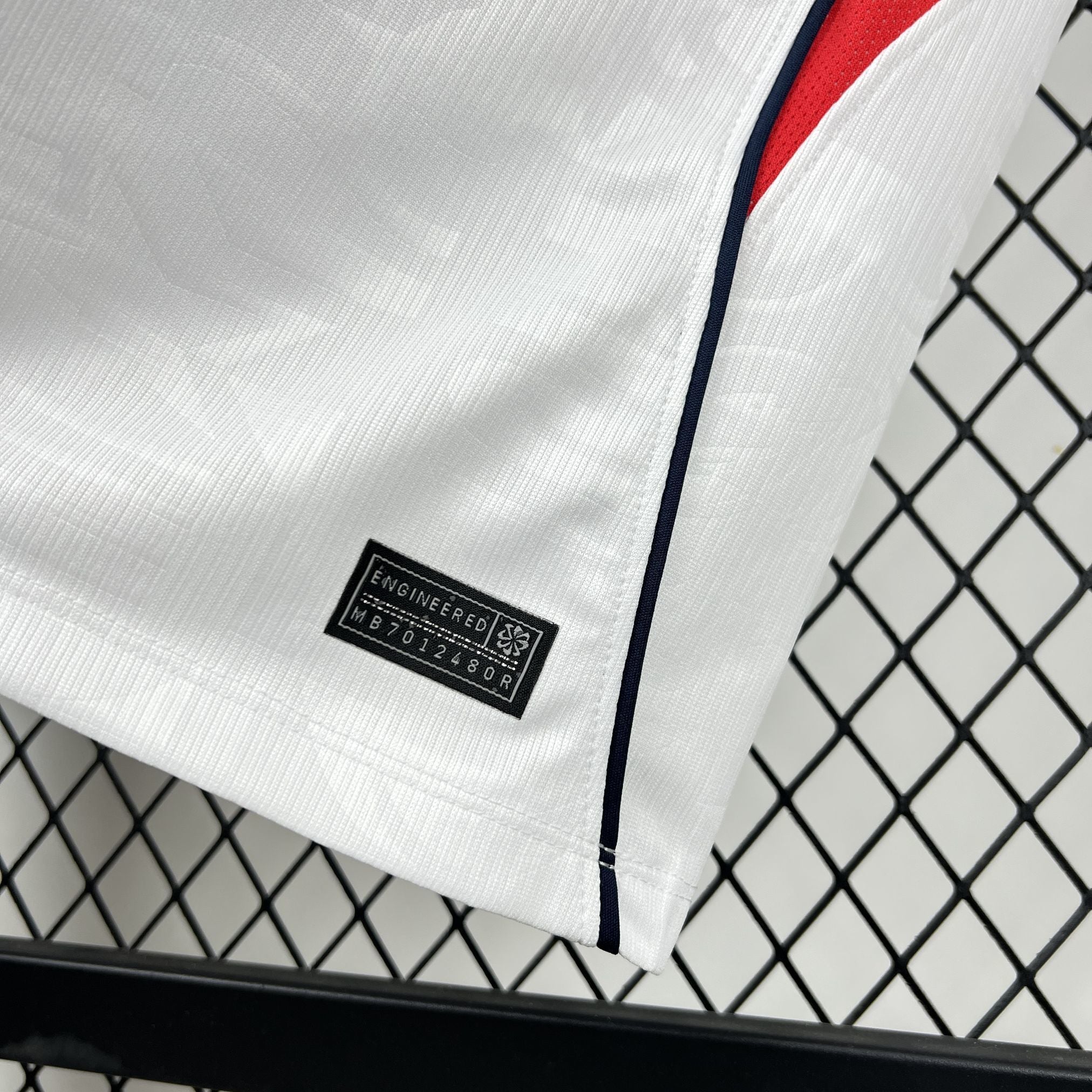 Англија 2026 - Домашен дрес