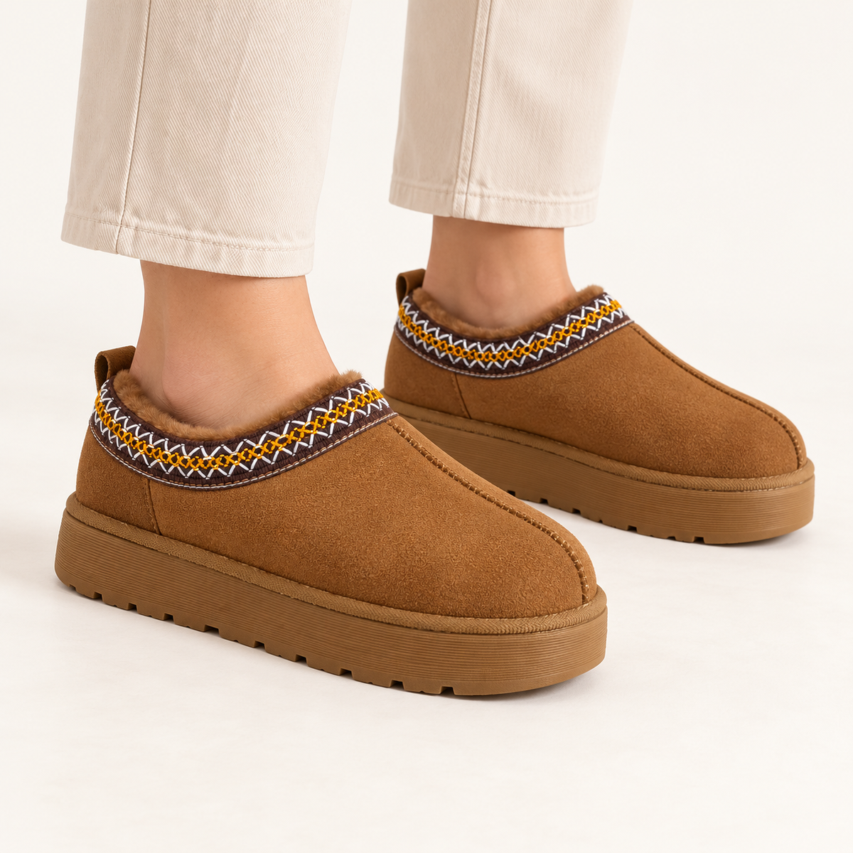 Cozy Platform - Chestnut — на нозе