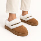 Cozy Stitch - Chestnut — на нозе