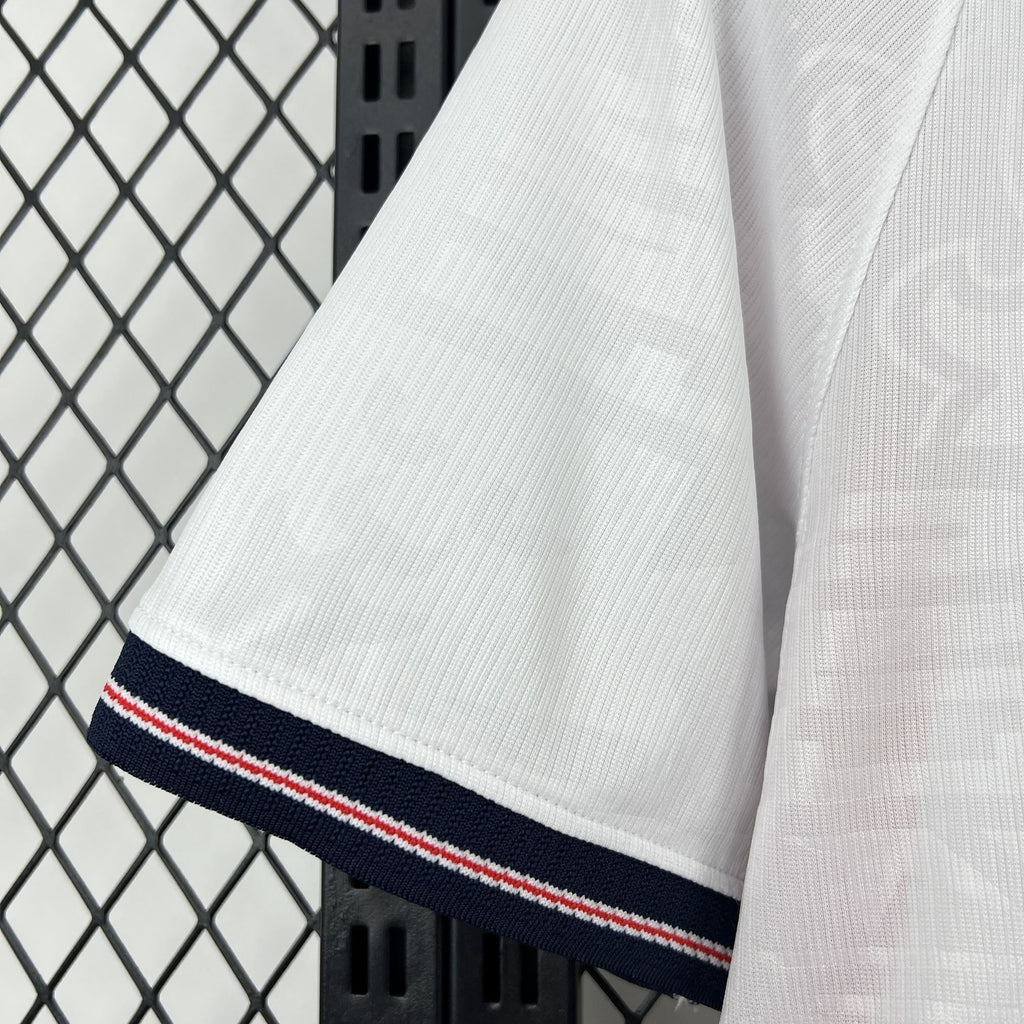 Англија 2026 - Домашен дрес