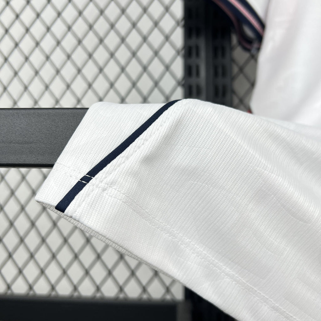 Англија 2026 - Домашен дрес