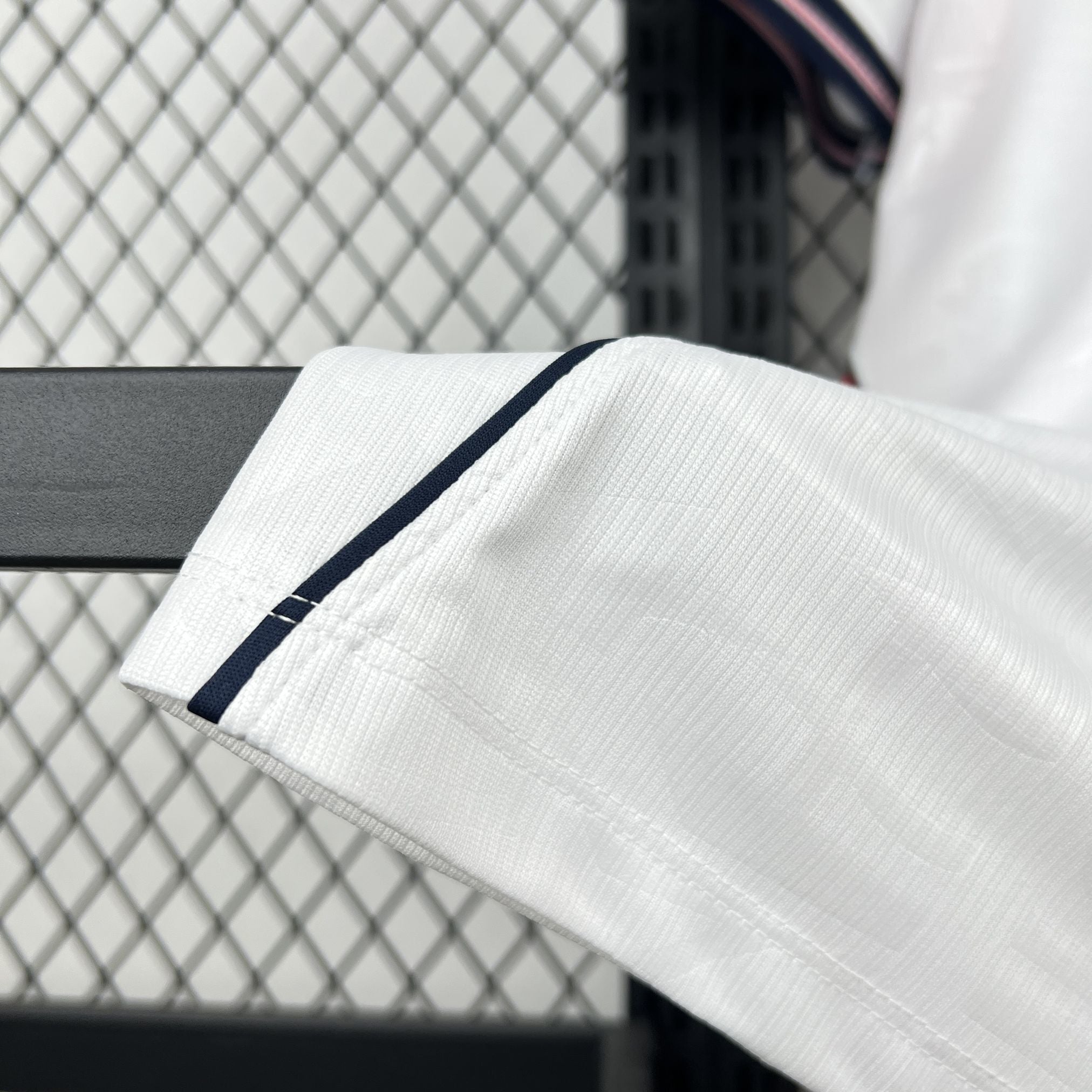 Англија 2026 - Домашен дрес