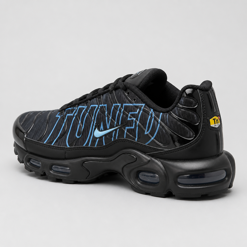 Nike Air Max Plus Tuned Air Black University Blue црни патики - агол одназад десно