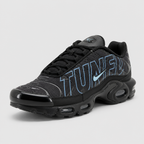 Nike Air Max Plus Tuned Air Black University Blue црни патики - агол однапред лево