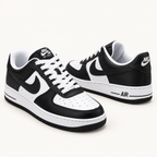 Nike Air Force 1 - Black / White — пар во студио
