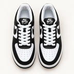 Nike Air Force 1 - Black / White — поглед одозгора