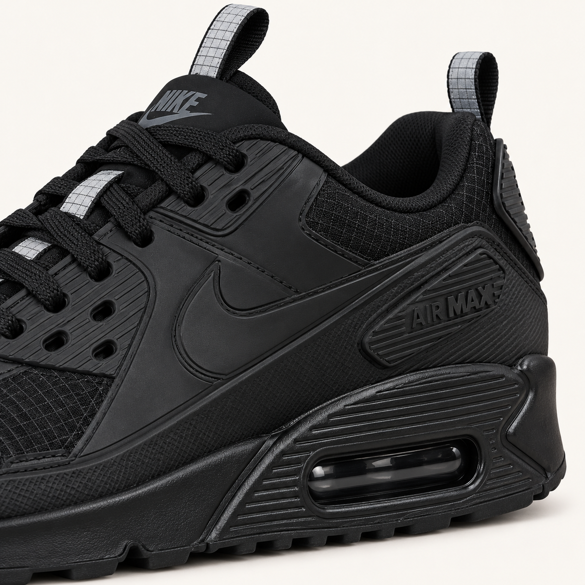 Nike Air Max 90 Drift - Triple Black — детал на петицата