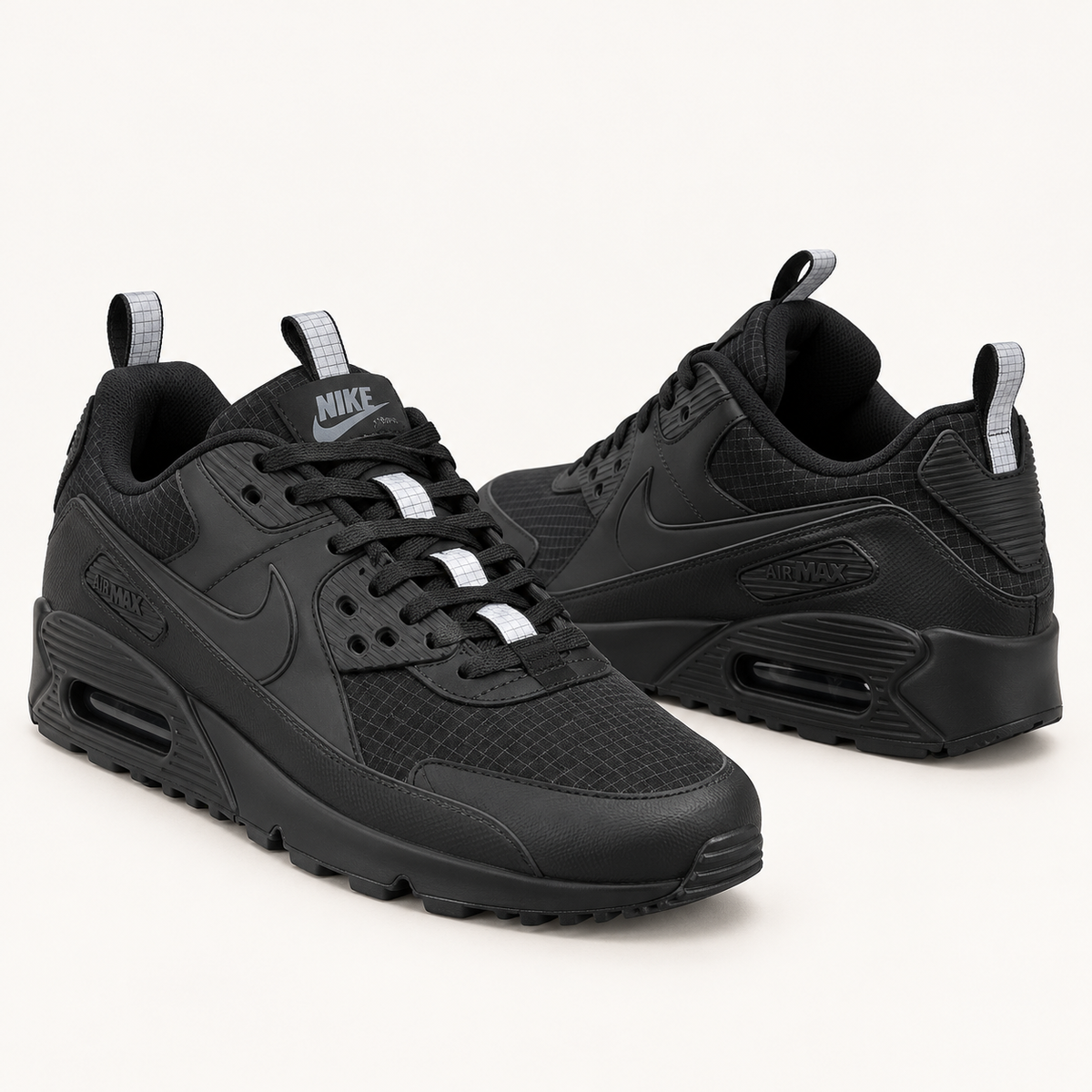 Nike Air Max 90 Drift - Triple Black — пар во студио