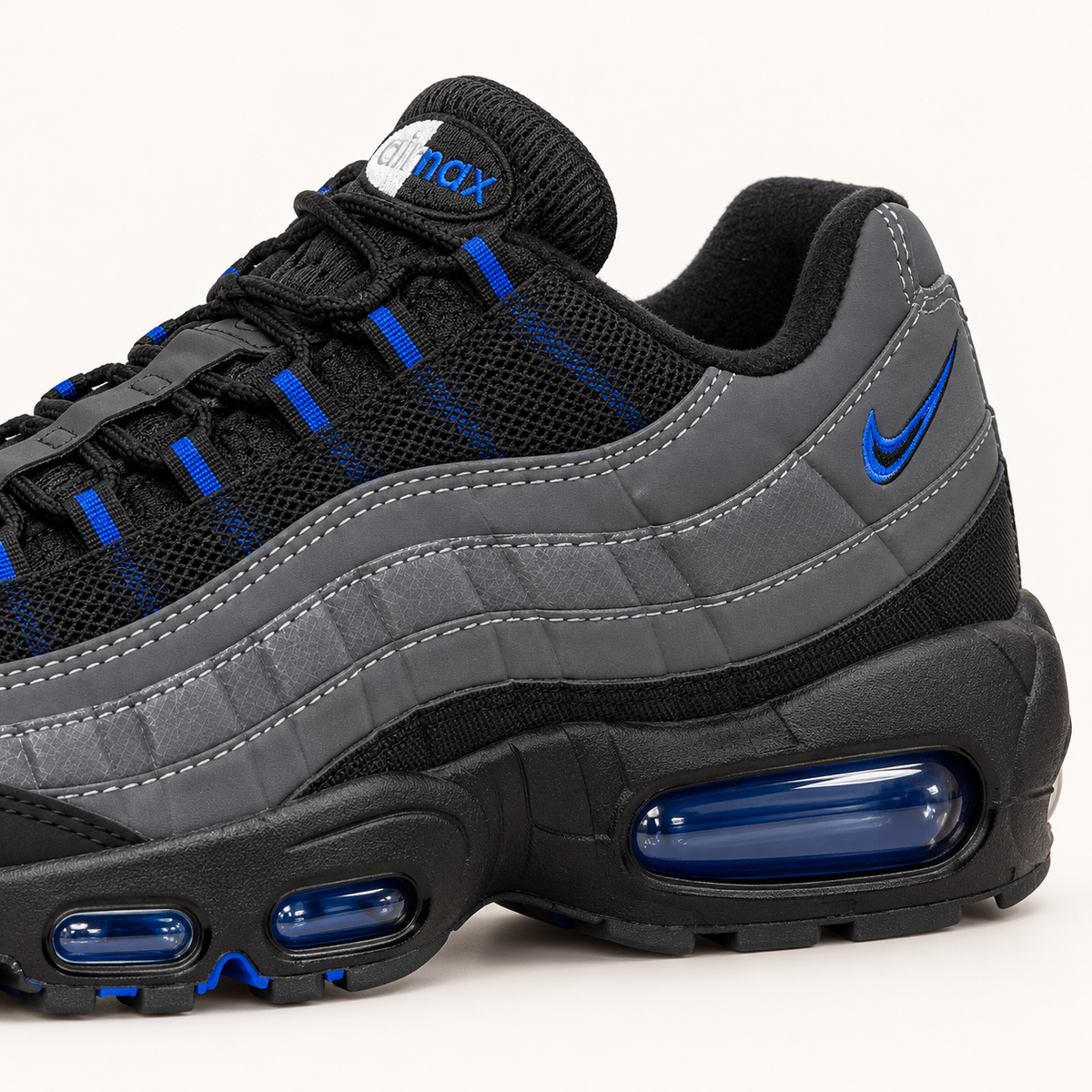 Nike Air Max 95 - Black / Grey / Blue — детал