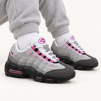 Nike Air Max 95 Kids - Grey / Pink — на нозе