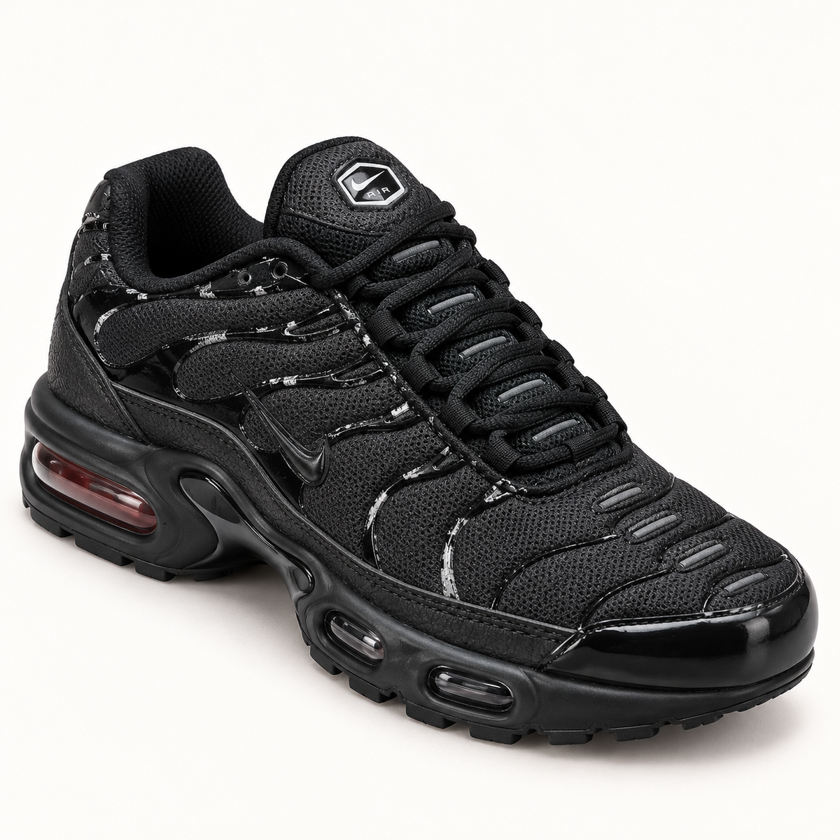 Nike Air Max Plus (TN) - Black / Reflective — преден кос поглед