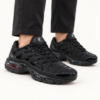 Nike Air Max Plus (TN) - Black / Reflective — на нозе