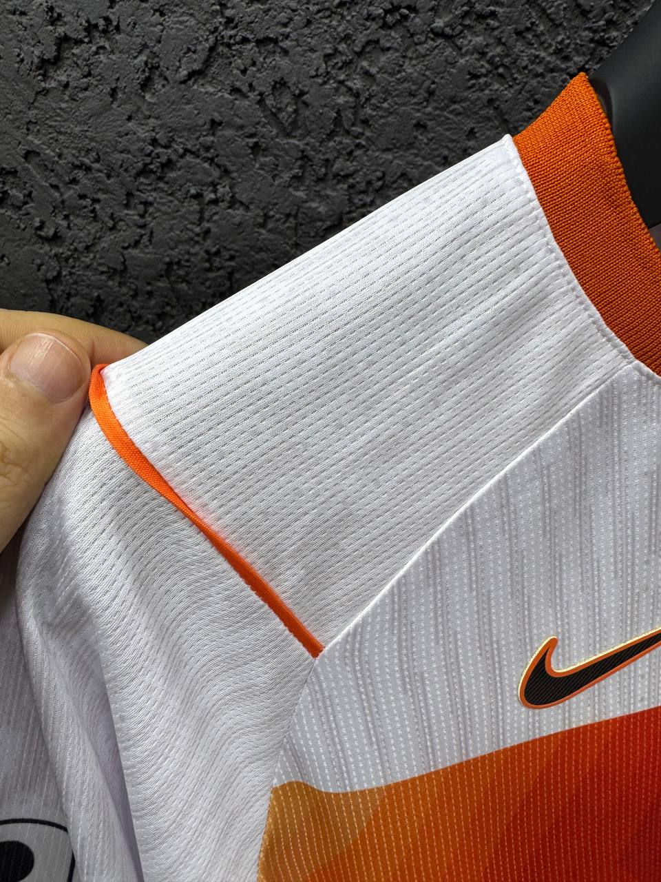 Холандија 2026 - Гостински дрес