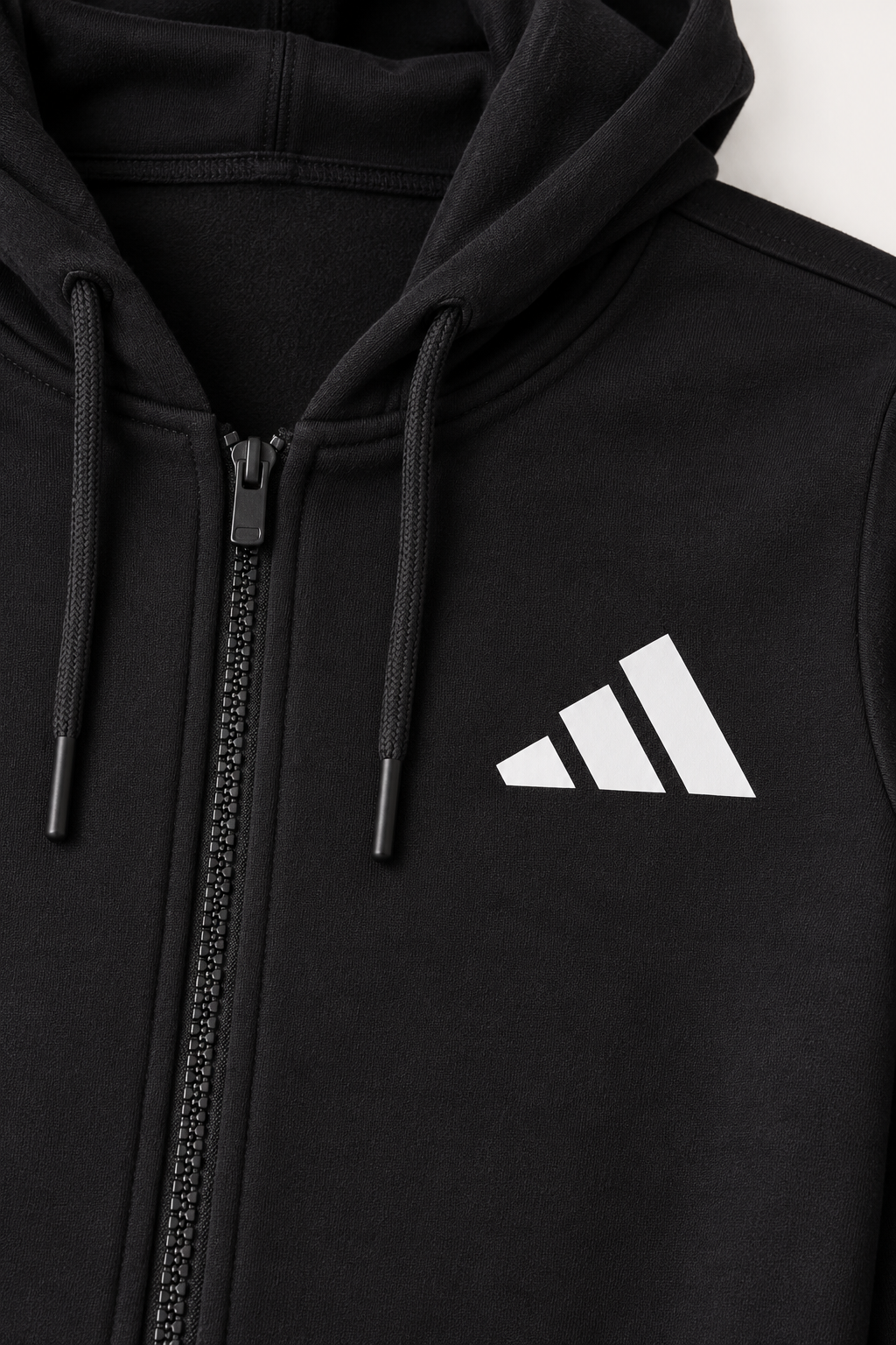 Adidas Accent Zip - Men Black/White — детали на кројот и шевовите
