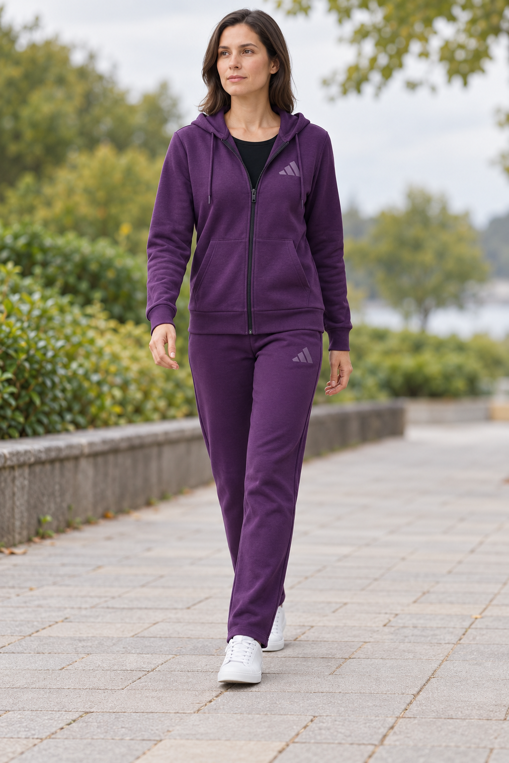 Adidas Logo Zip - Women Purple — изглед на модел на прошетка