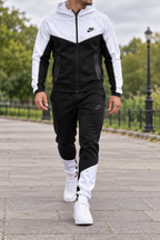 Nike Tech Fleece - White/Black — изглед на модел на прошетка