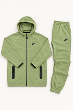 Nike Tech Fleece - Olive — студиски приказ на производот