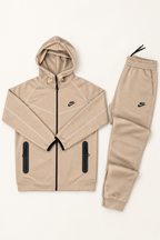 Nike Tech Fleece - Sand — студиски приказ на производот
