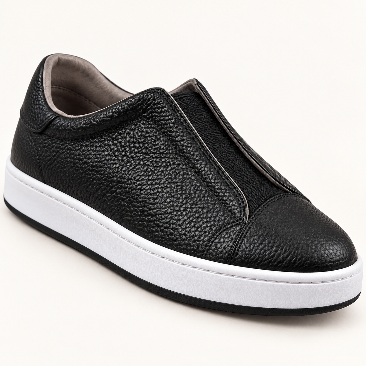 Urban Slip - Black / White — детали на горниот дел и ѓонот