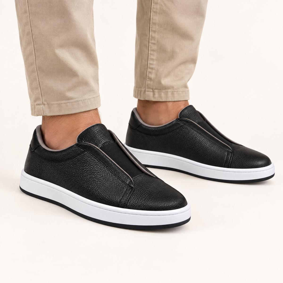 Urban Slip - Black / White — на нозе